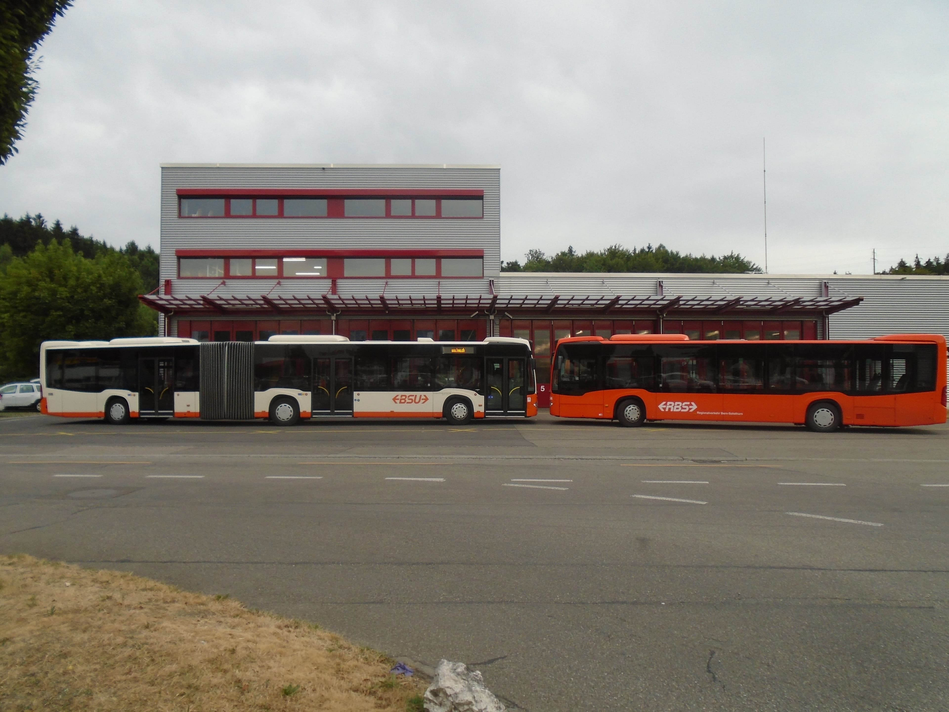 Bahnersatz-Busflotte mit BSU und RBS Bussen am Depot