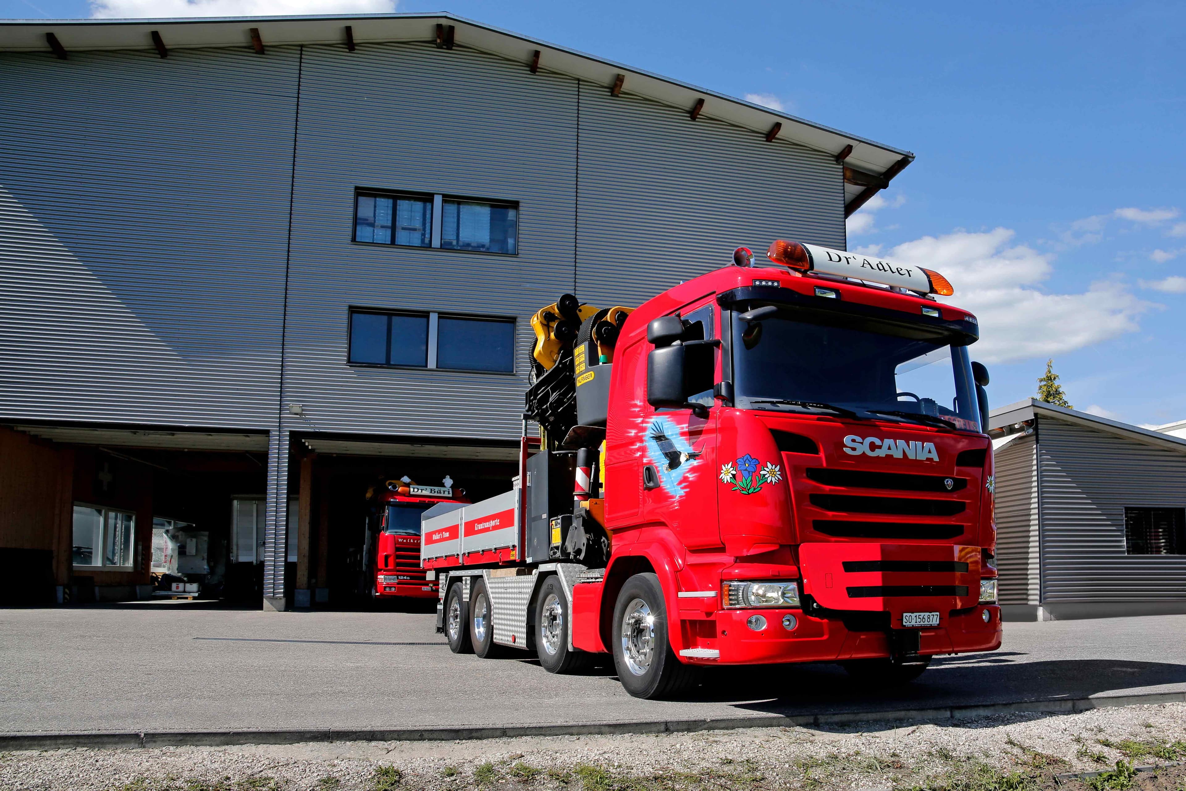ADLER Kranlastwagen - Rückansicht mit Ladefläche und Ausrüstung