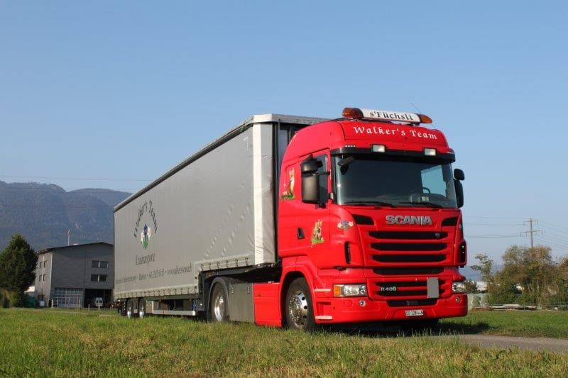 FÜCHSLI Sattelschlepper mit Anhänger - Komplette Fahrzeugkombination